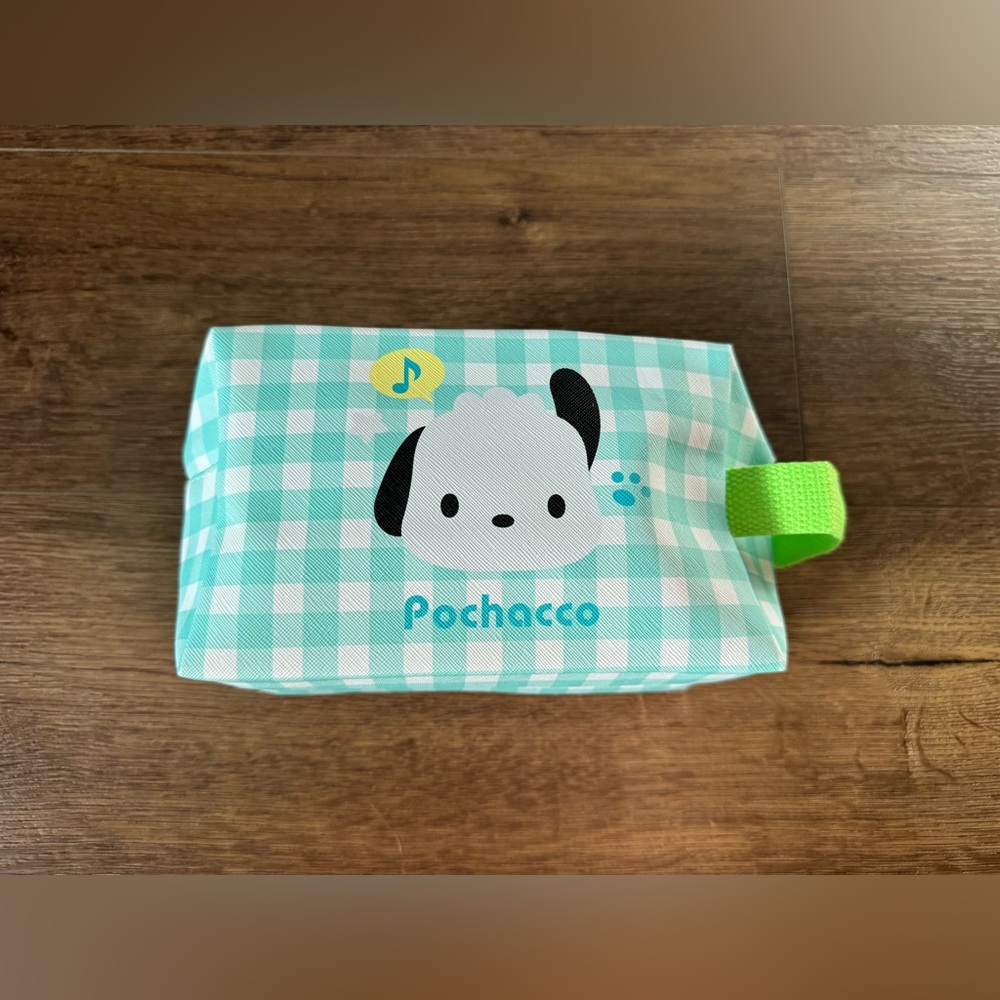 POCHACCO (Sanrio)-NWT Green & White Toiletries Case